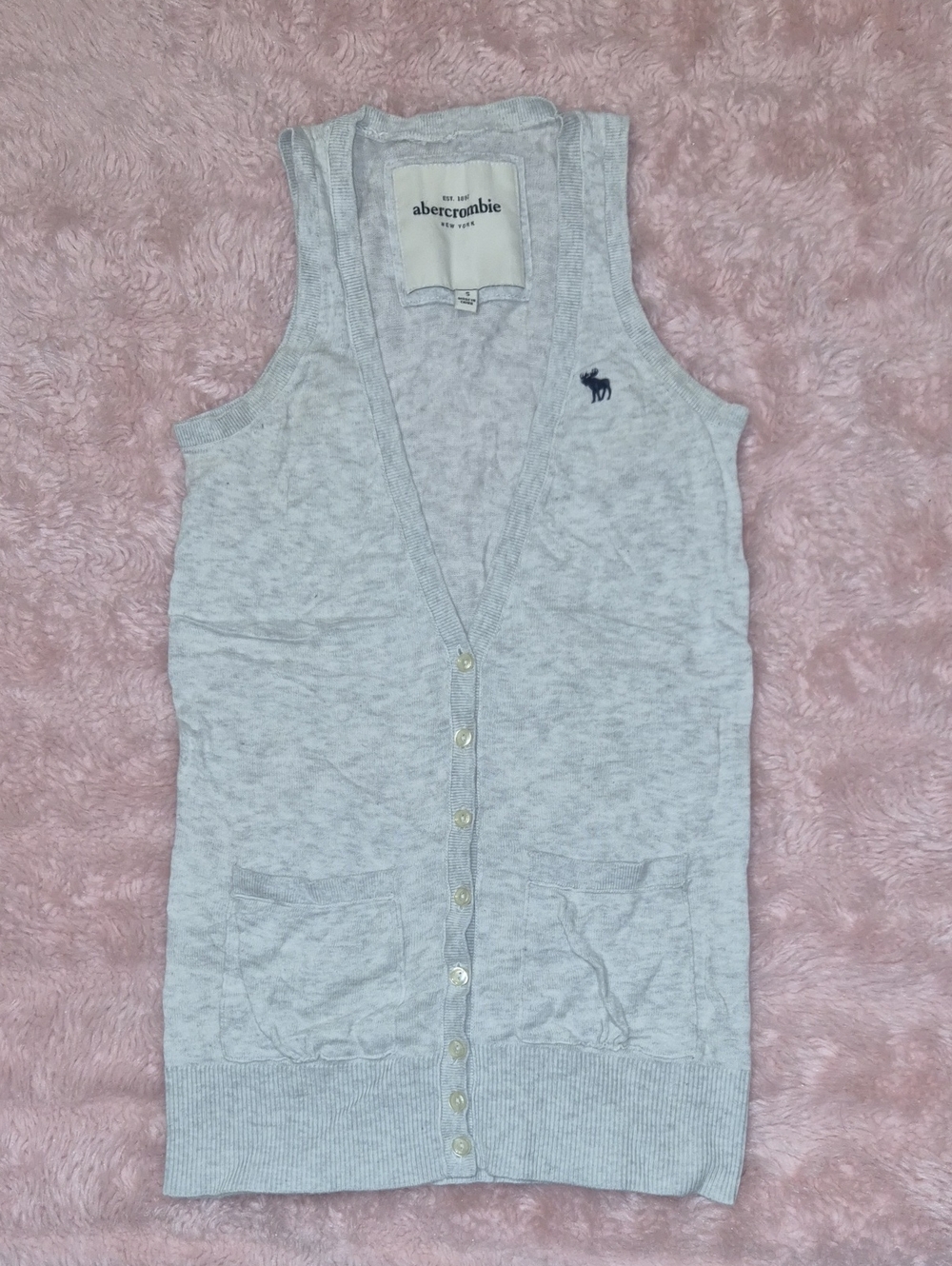 Abercrombie & Fitch Light Gray Sleeveless Button-Front Sweater Vest